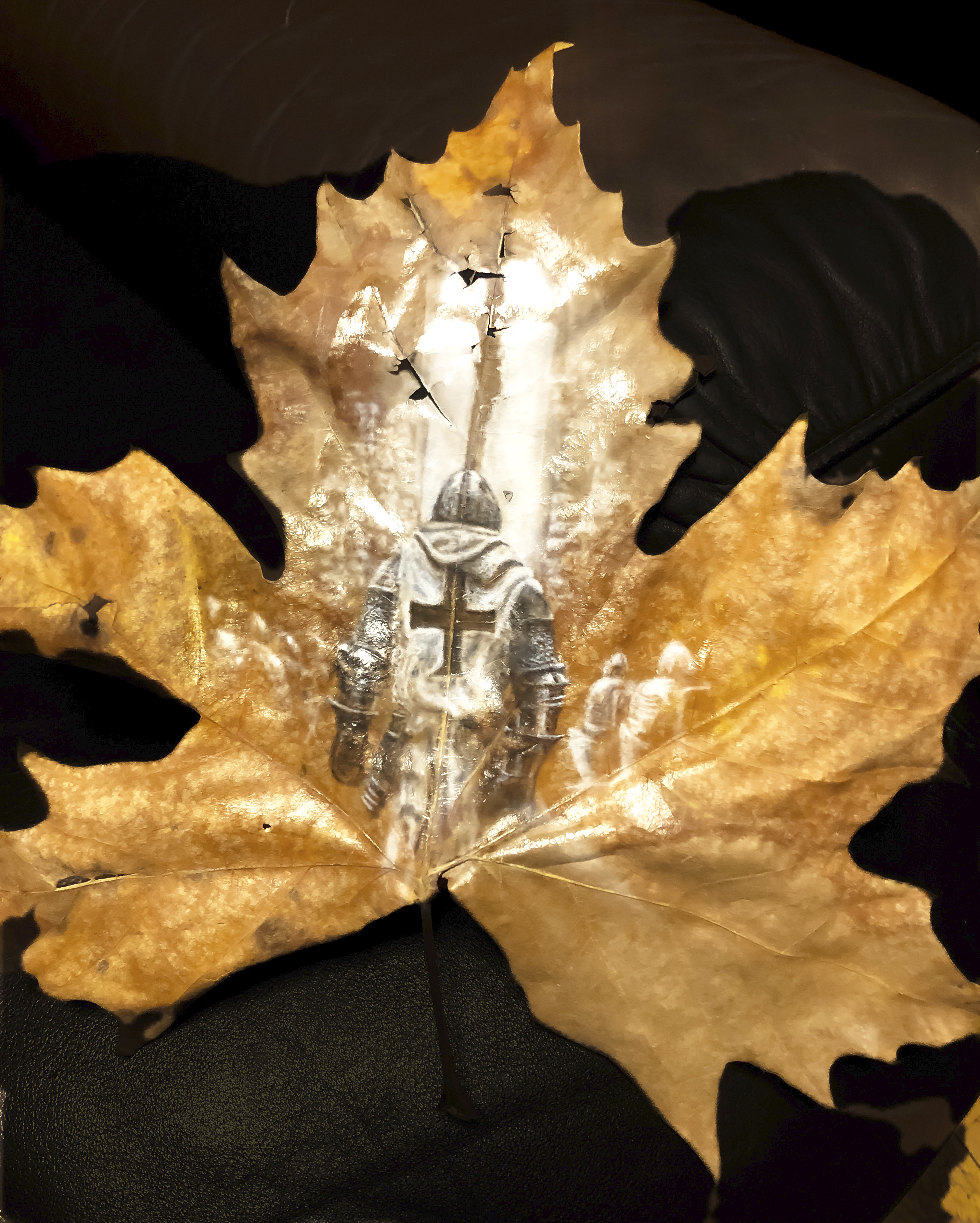 peinture fait mains sur feuille arbre peinture, aérographe, peinture personnalisée, sur feuille arbre, templier de dos, croix rouge, horse #decorshd