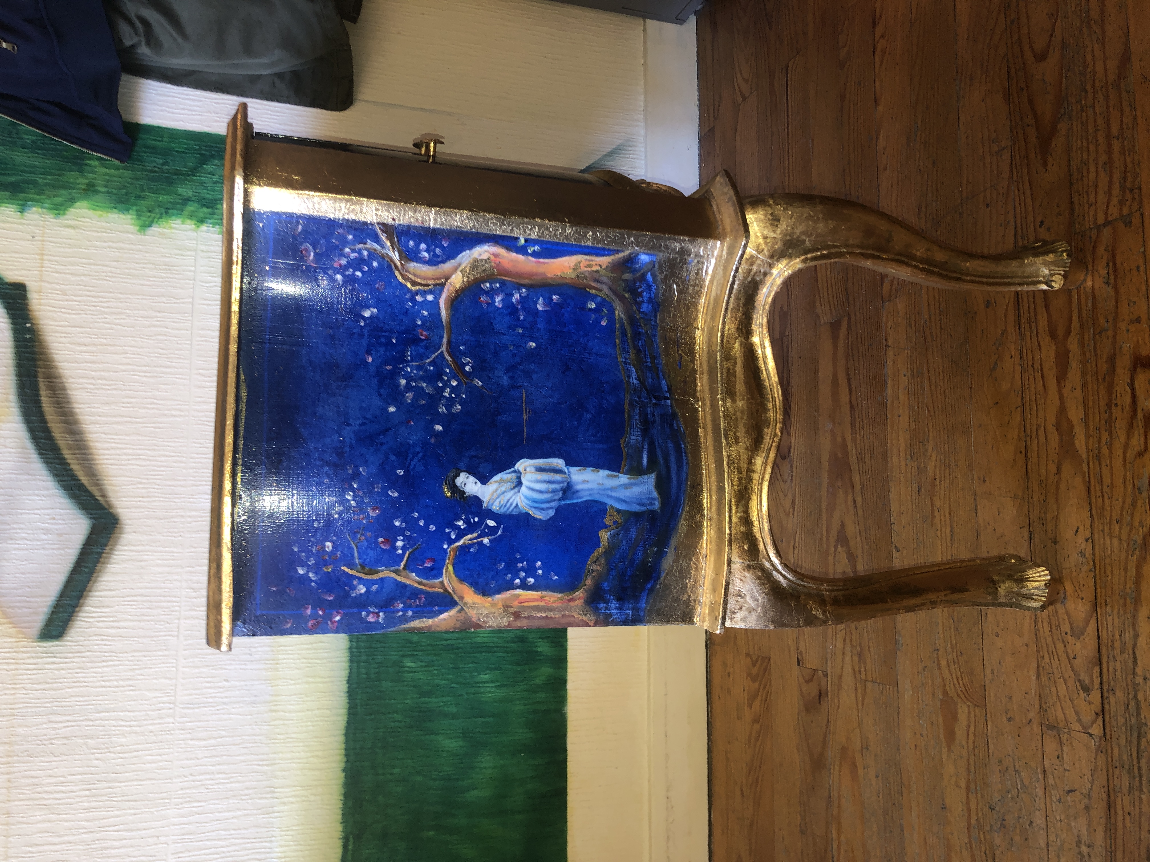 peinture sur meuble, relooking fait main, geisha aérographe, peinture sur meuble, relooking fait main, geisha, laqué bleu profond, cerisiers, nuit,moulures dorées #decorshd